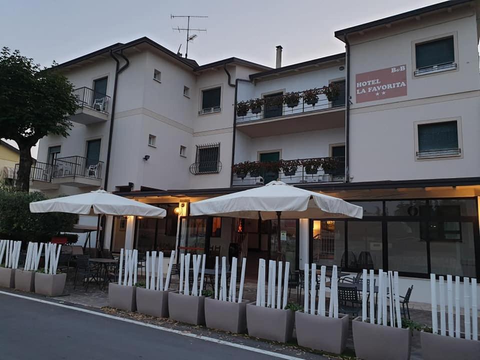 Hotel La Favorita Песк'єра-дель-Гарда Екстер'єр фото