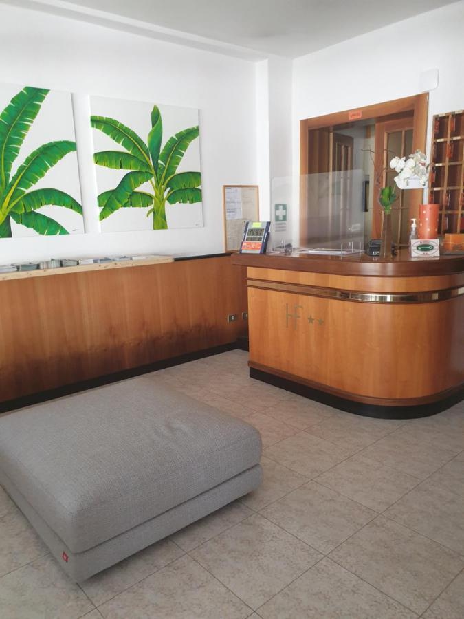 Hotel La Favorita Песк'єра-дель-Гарда Екстер'єр фото