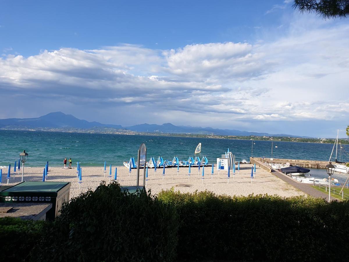 Hotel La Favorita Песк'єра-дель-Гарда Екстер'єр фото