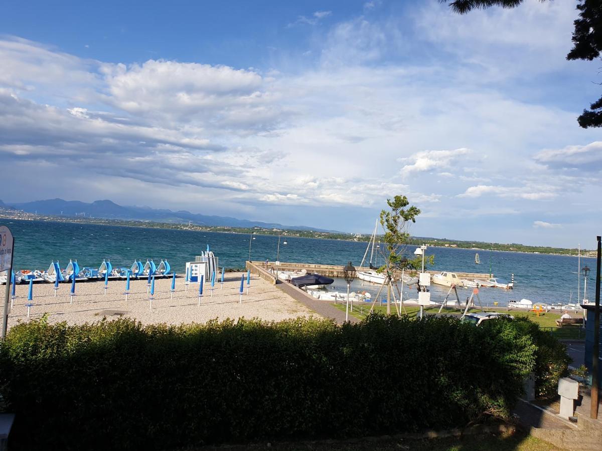 Hotel La Favorita Песк'єра-дель-Гарда Екстер'єр фото