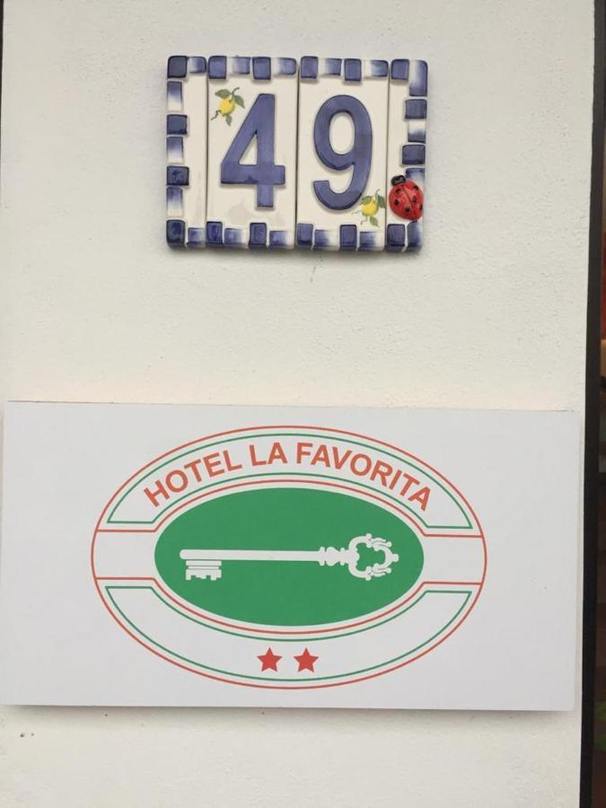 Hotel La Favorita Песк'єра-дель-Гарда Екстер'єр фото
