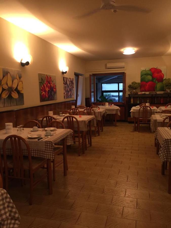 Hotel La Favorita Песк'єра-дель-Гарда Екстер'єр фото