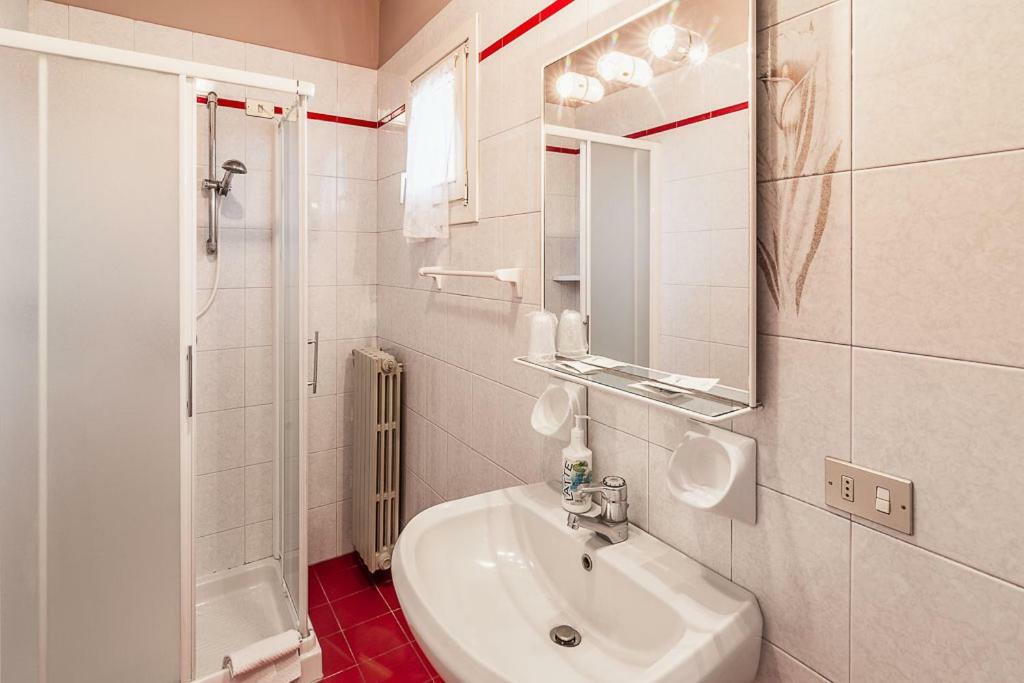 Hotel La Favorita Песк'єра-дель-Гарда Екстер'єр фото